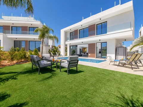 By the Beach - Royal Sapphire Villa