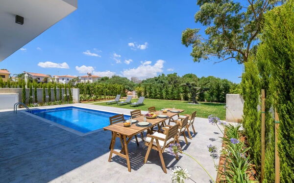 By the Beach - Sea Pearl Villa: Außen, Draussen, Garten, Schwimmbad