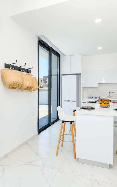 By the Beach - White Coral Villa: Esszimmer