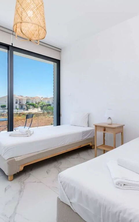 By the Beach - White Coral Villa: Schlafzimmer