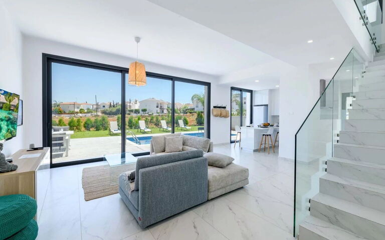 By the Beach - White Coral Villa: Wohnzimmer