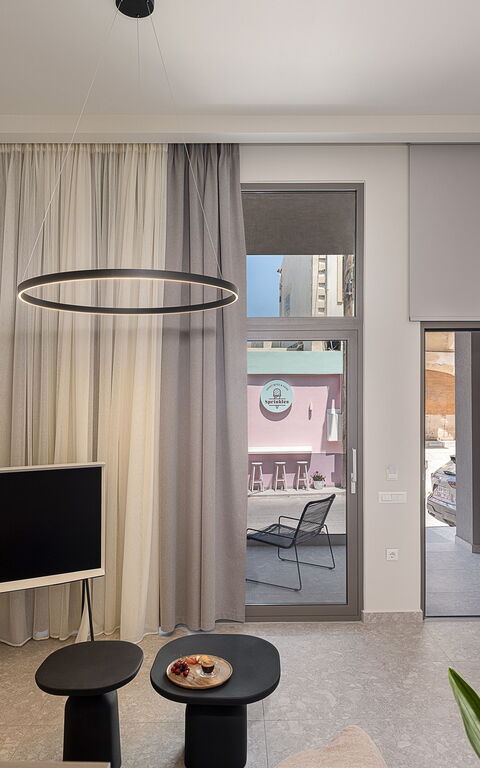 Ares Luxurious Residence: Wohnzimmer