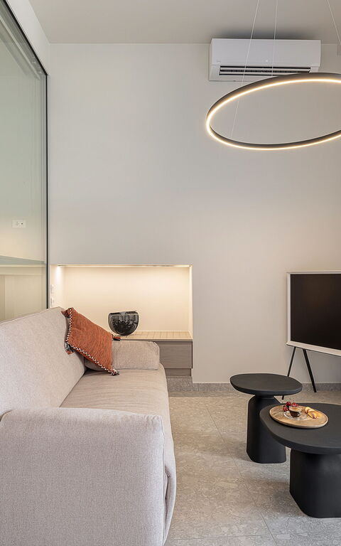 Ares Luxurious Residence: Wohnzimmer