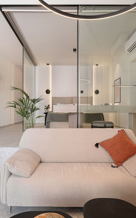 Ares Luxurious Residence: Wohnzimmer