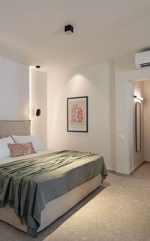 Ares Luxurious Residence: Schlafzimmer