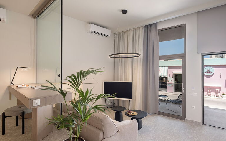 Ares Luxurious Residence: Wohnzimmer