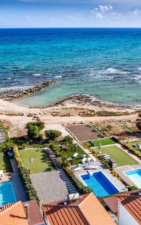 Aya Thekla Beach House: Ansichten, Schwimmbad