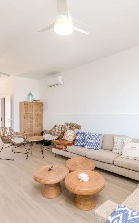 Aya Thekla Beach House: Wohnzimmer