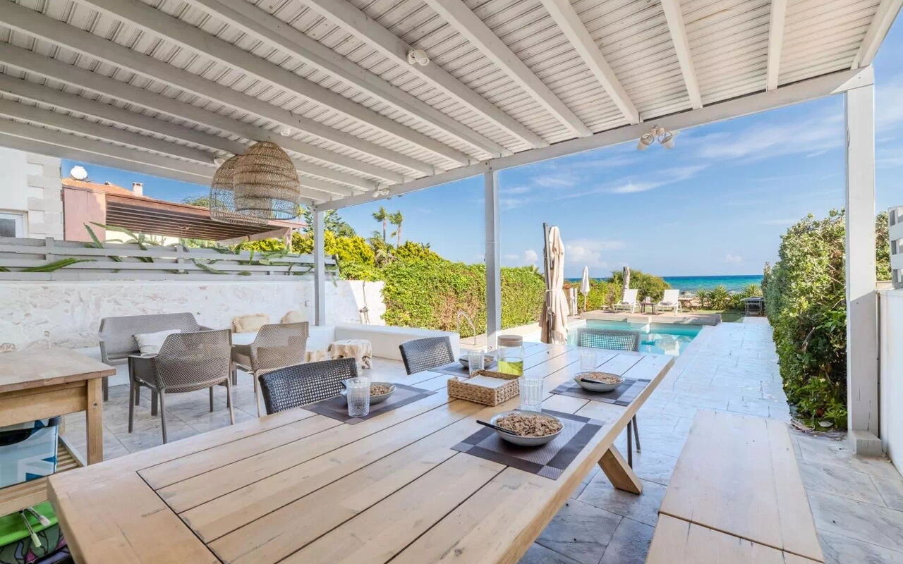 Aya Thekla Beach House: Außen, Balkon / Terrasse / Patio, Draussen, Schwimmbad