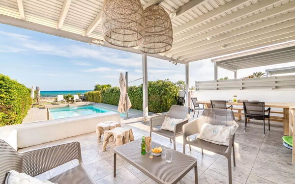 Aya Thekla Beach House: Außen, Balkon / Terrasse / Patio, Draussen, Schwimmbad