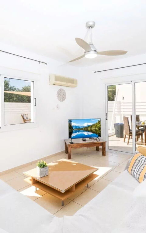 Ayia Triada Beach Gardens: Wohnzimmer
