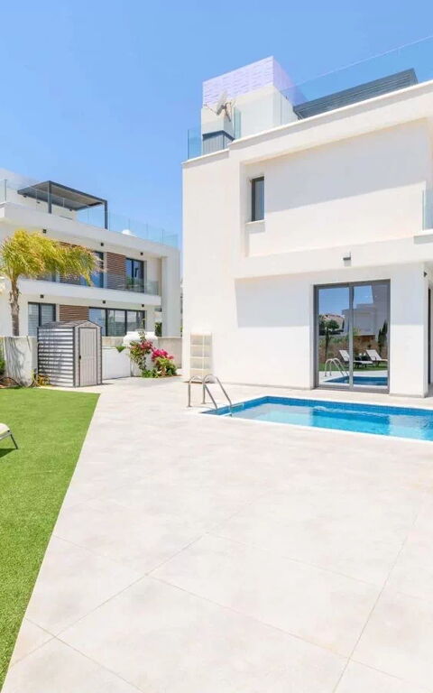 By the Beach - Emerald Seaview Villa: Außen, Draussen, Garten, Schwimmbad