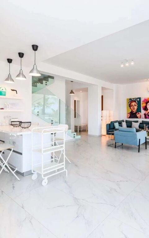 By the Beach - Emerald Seaview Villa: Wohnzimmer