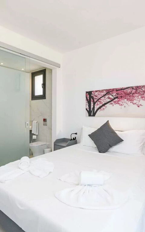 By the Beach - Emerald Seaview Villa: Schlafzimmer