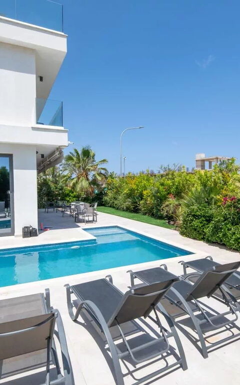 By the Beach - Emerald Seaview Villa: Außen, Draussen, Schwimmbad