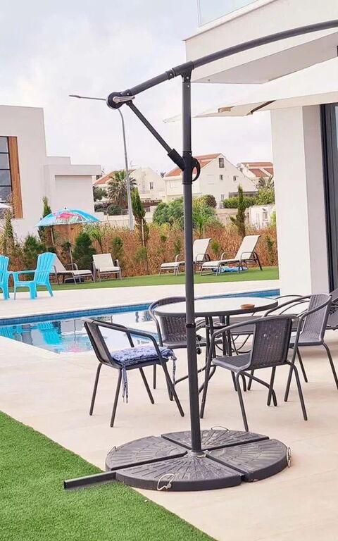 By the Beach - Emerald Seaview Villa: Außen, Draussen, Garten, Schwimmbad