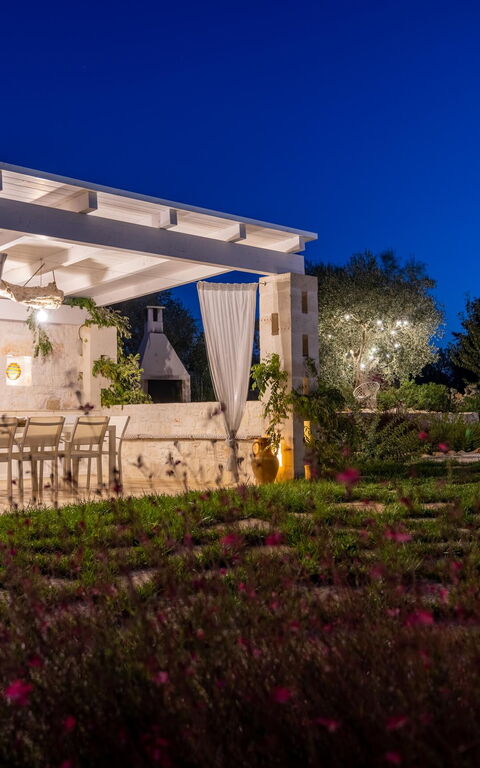 Villa Calanthia: Außen, Balkon / Terrasse / Patio, Draussen, Garten