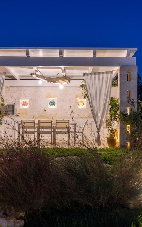 Villa Calanthia: Außen, Balkon / Terrasse / Patio, Draussen, Garten