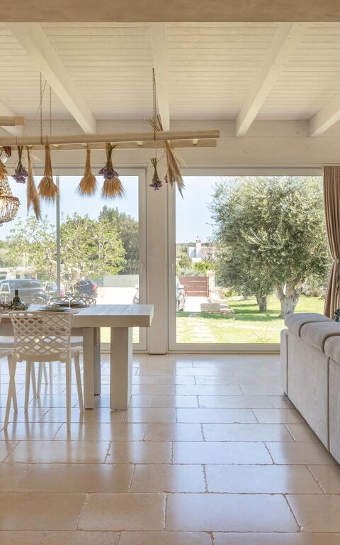 Villa Calanthia: Esszimmer, Wohnzimmer