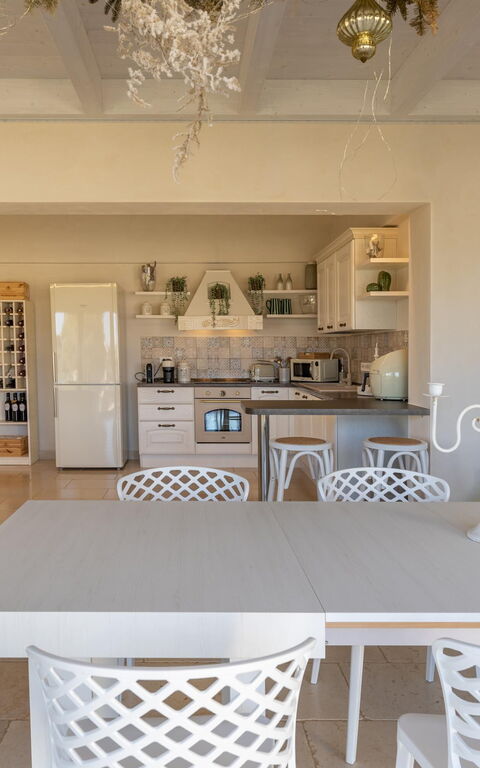 Villa Calanthia: Esszimmer, Wohnzimmer