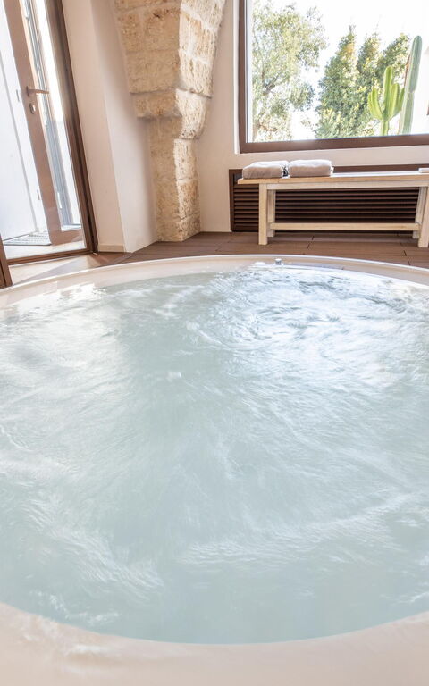 Villa Perla del Mare: Whirlpool