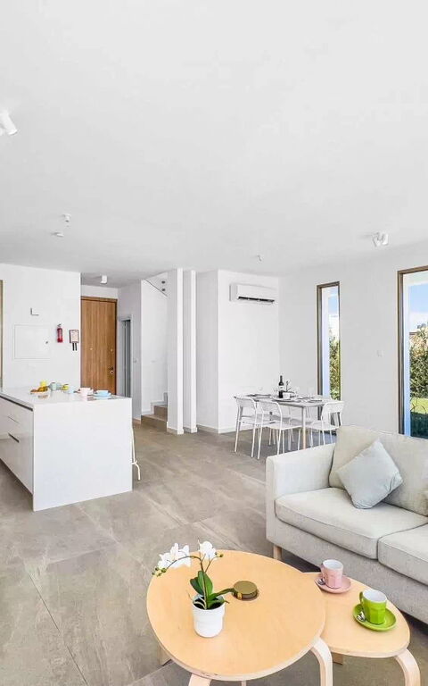 Azure Seaview- Garnet Villa: Wohnzimmer