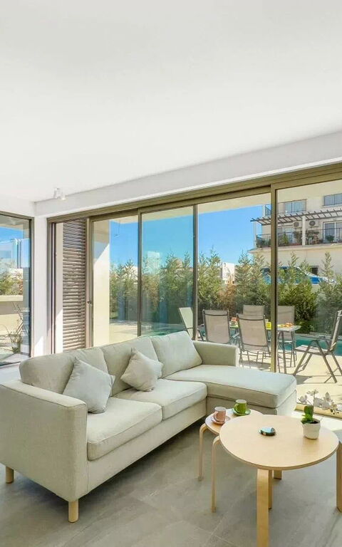 Azure Seaview- Garnet Villa: Wohnzimmer