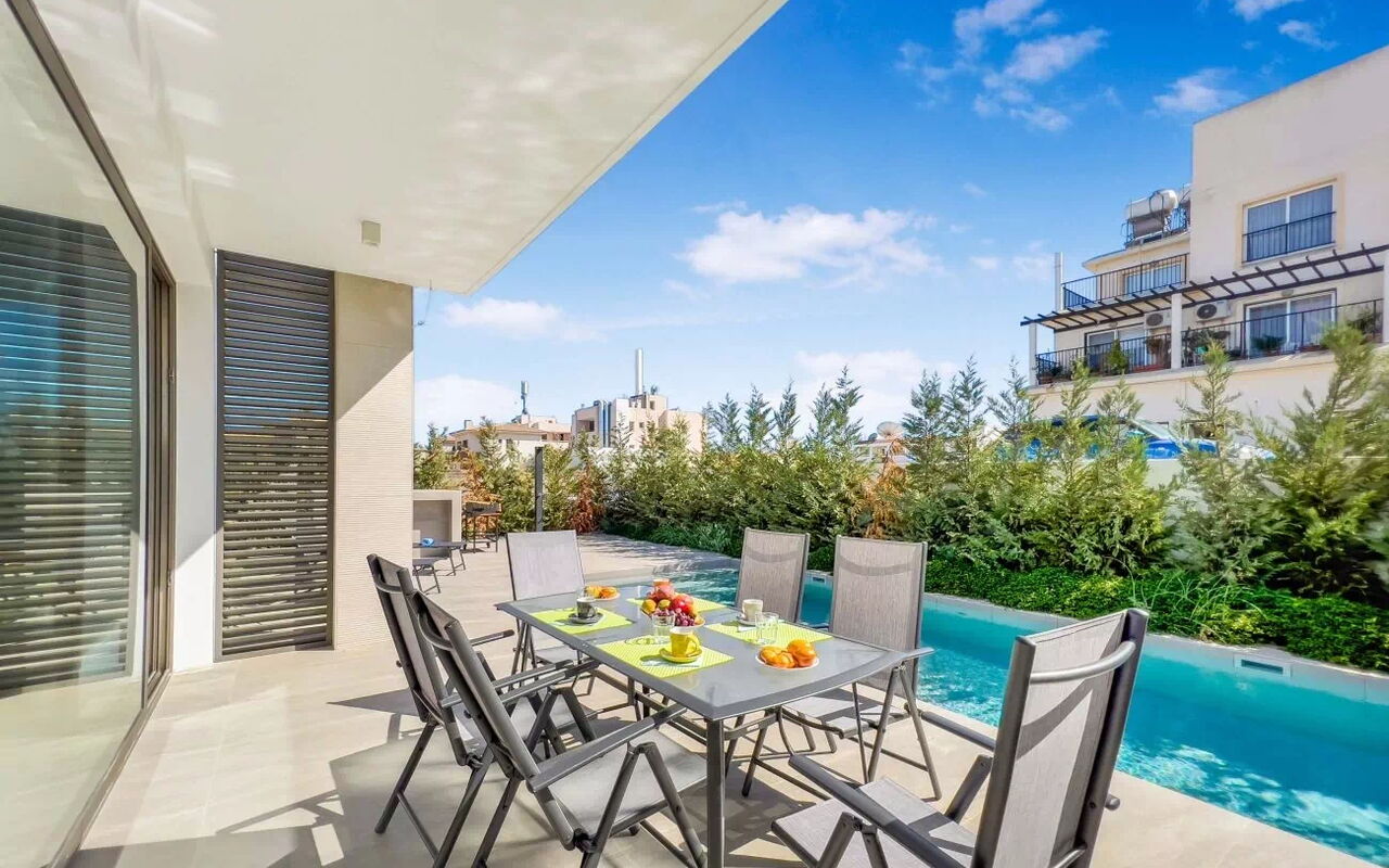 Azure Seaview- Garnet Villa: Außen, Balkon / Terrasse / Patio, Draussen, Schwimmbad