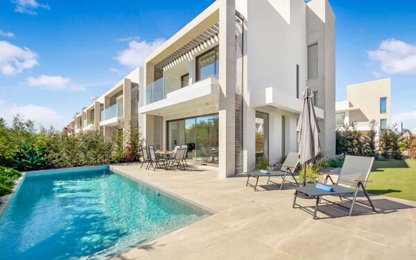 Azure Seaview- Garnet Villa: Außen, Draussen, Schwimmbad