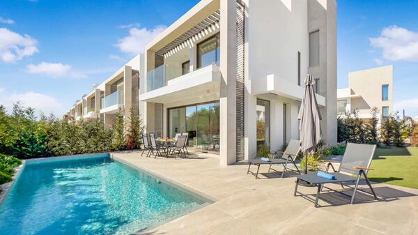 Azure Seaview- Garnet Villa: Außen, Draussen, Schwimmbad