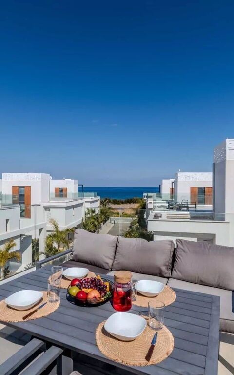 By the Beach - Aura Villa: Außen, Balkon / Terrasse / Patio, Draussen
