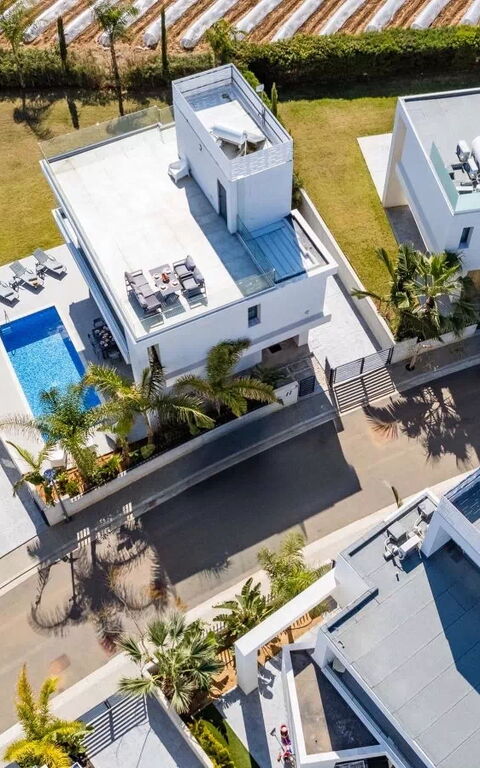 By the Beach - Aura Villa: Ansichten