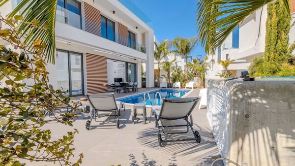 By the Beach - Aura Villa: Außen, Draussen, Schwimmbad