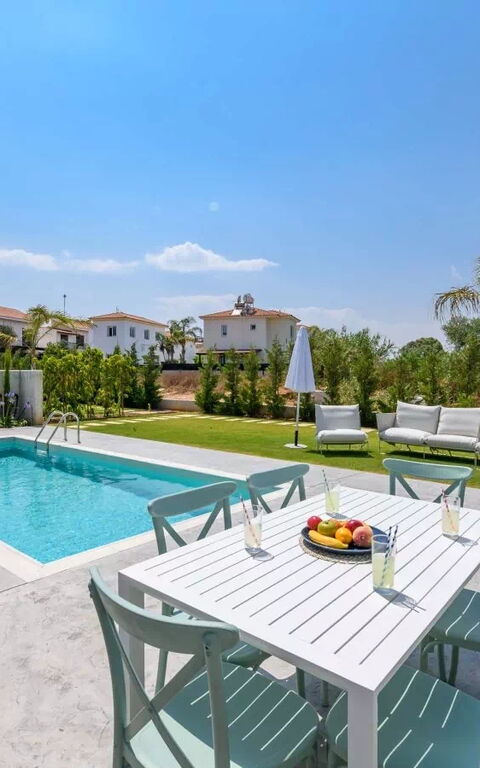 By the Beach - Blue Topaz Villa: Außen, Draussen, Garten, Schwimmbad
