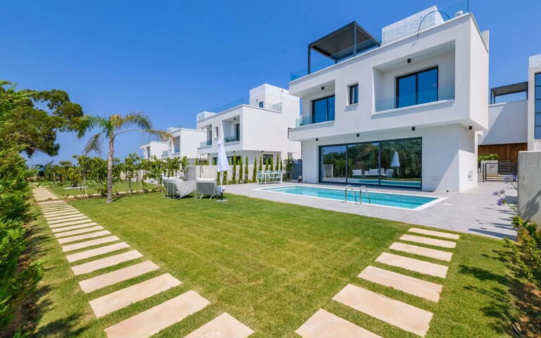 By the Beach - Blue Topaz Villa: Außen, Draussen, Garten, Schwimmbad