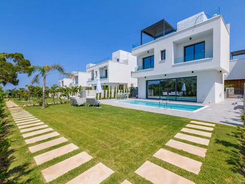 By the Beach - Blue Topaz Villa