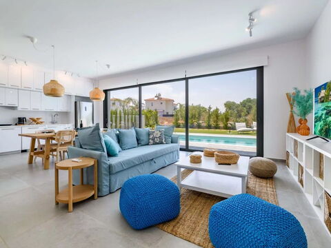 By the Beach - Blue Topaz Villa