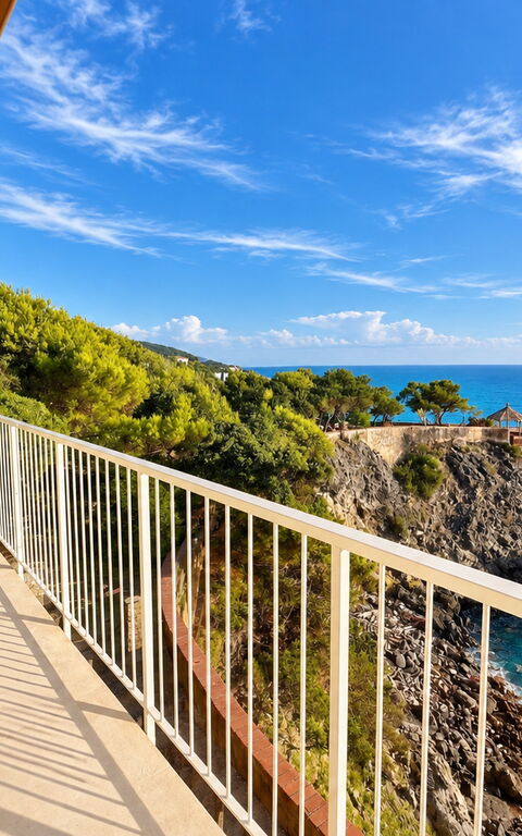Roc Villa: Ansichten, Balkon / Terrasse / Patio