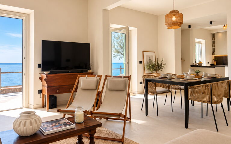 Roc Villa: Ansichten, Esszimmer, Wohnzimmer