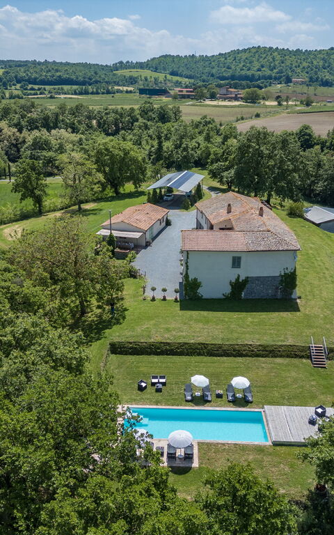 Villa a Casa di Giovanni: Ansichten, Schwimmbad