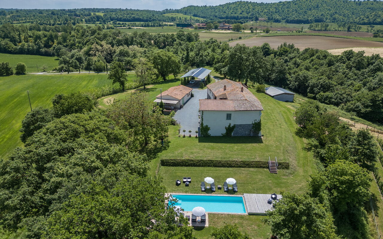 Villa a Casa di Giovanni: Ansichten, Schwimmbad