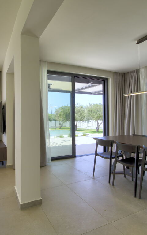 Villa Watanave: Esszimmer