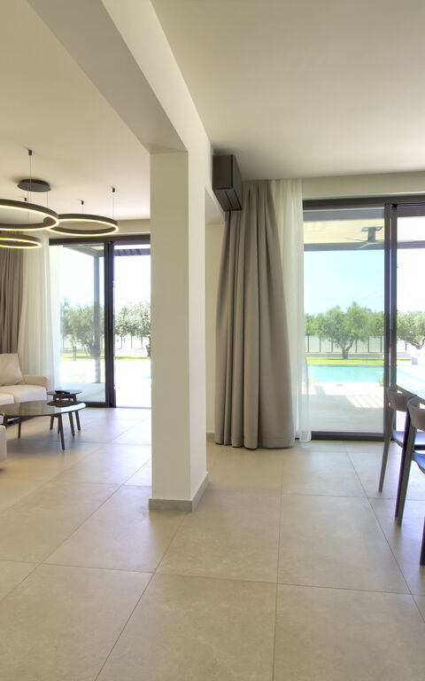 Villa Watanave: Esszimmer, Wohnzimmer