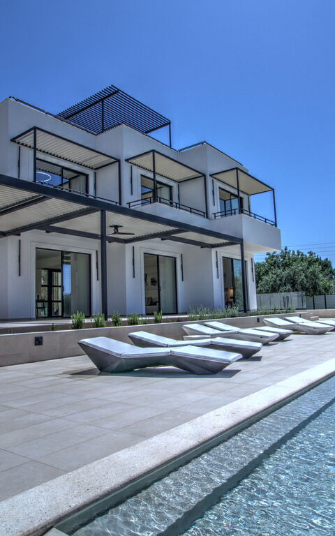 Villa Watanave: Außen, Balkon / Terrasse / Patio, Draussen, Frühling, Schwimmbad, Sommer