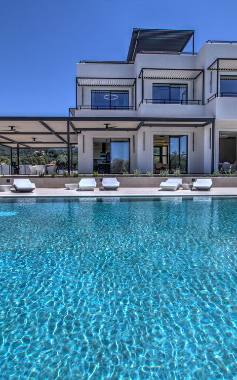 Villa Watanave: Außen, Draussen, Frühling, Schwimmbad, Sommer