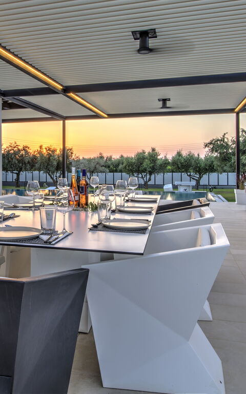 Villa Watanave: Außen, Balkon / Terrasse / Patio, Draussen, Frühling, Sommer