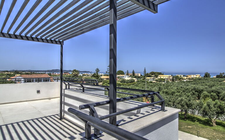 Villa Watanave: Ansichten, Außen, Balkon / Terrasse / Patio, Draussen, Frühling, Sommer