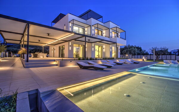 Villa Watanave: Außen, Balkon / Terrasse / Patio, Draussen, Frühling, Schwimmbad, Sommer
