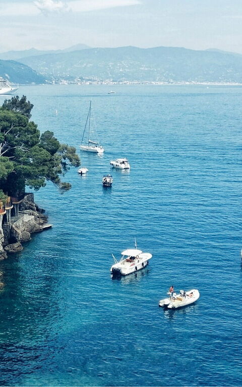 Artikel über exklusive Reiseziele und einzigartige Erlebnisse in Italien, Griechenland, Kroatien und Spanien